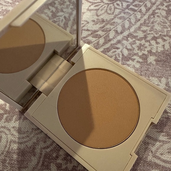 Ilia drawn in nightlife bronzing powder bronzer - Picture 2 of 4